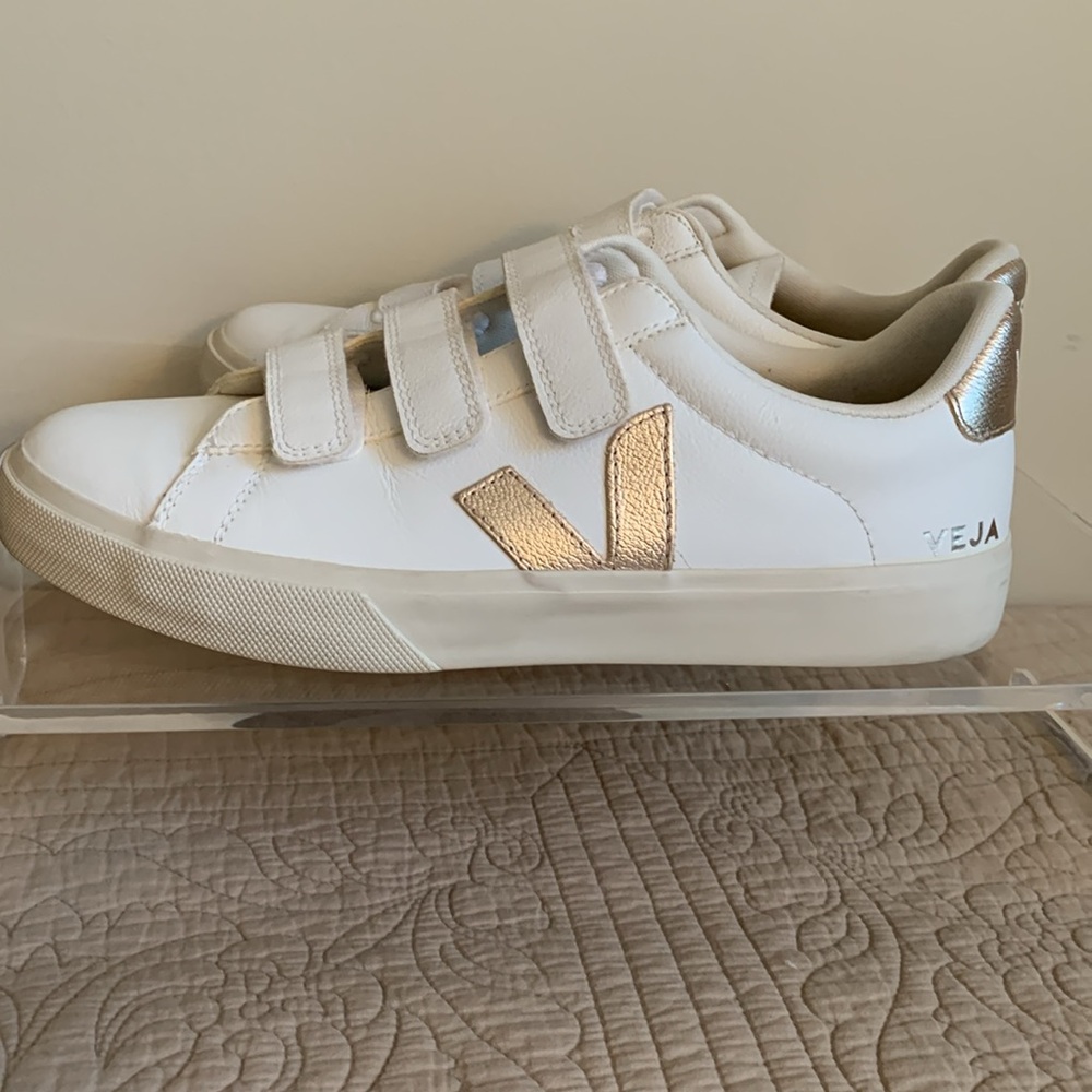 Veja Campo - Metallic White and Gold Sneakers